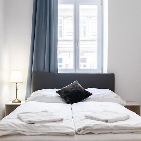 Attractive Apartment Near Wiener Stadthalle Viena Exterior foto
