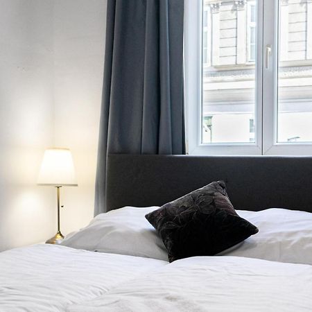 Attractive Apartment Near Wiener Stadthalle Viena Exterior foto