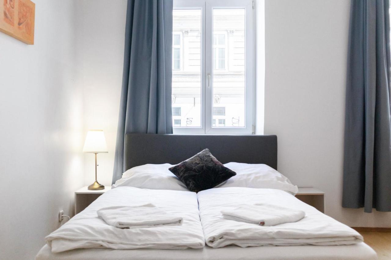 Attractive Apartment Near Wiener Stadthalle Viena Exterior foto