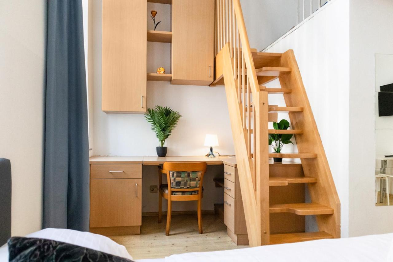 Attractive Apartment Near Wiener Stadthalle Viena Exterior foto