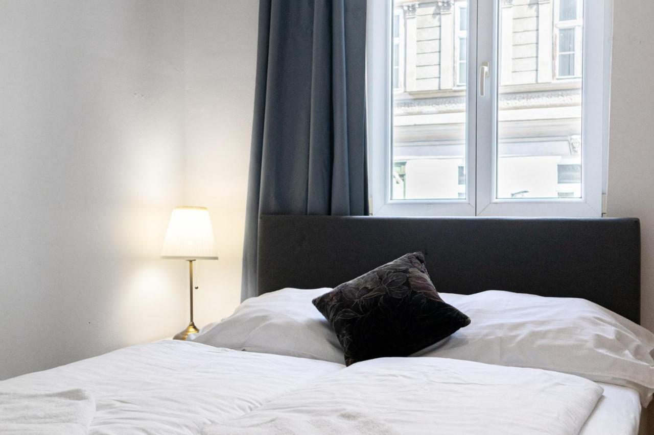 Attractive Apartment Near Wiener Stadthalle Viena Exterior foto