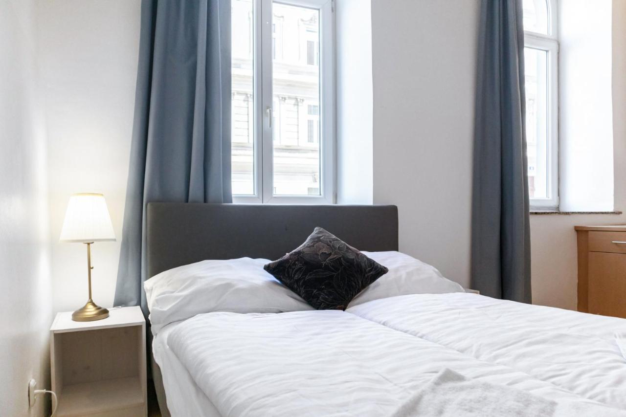 Attractive Apartment Near Wiener Stadthalle Viena Exterior foto