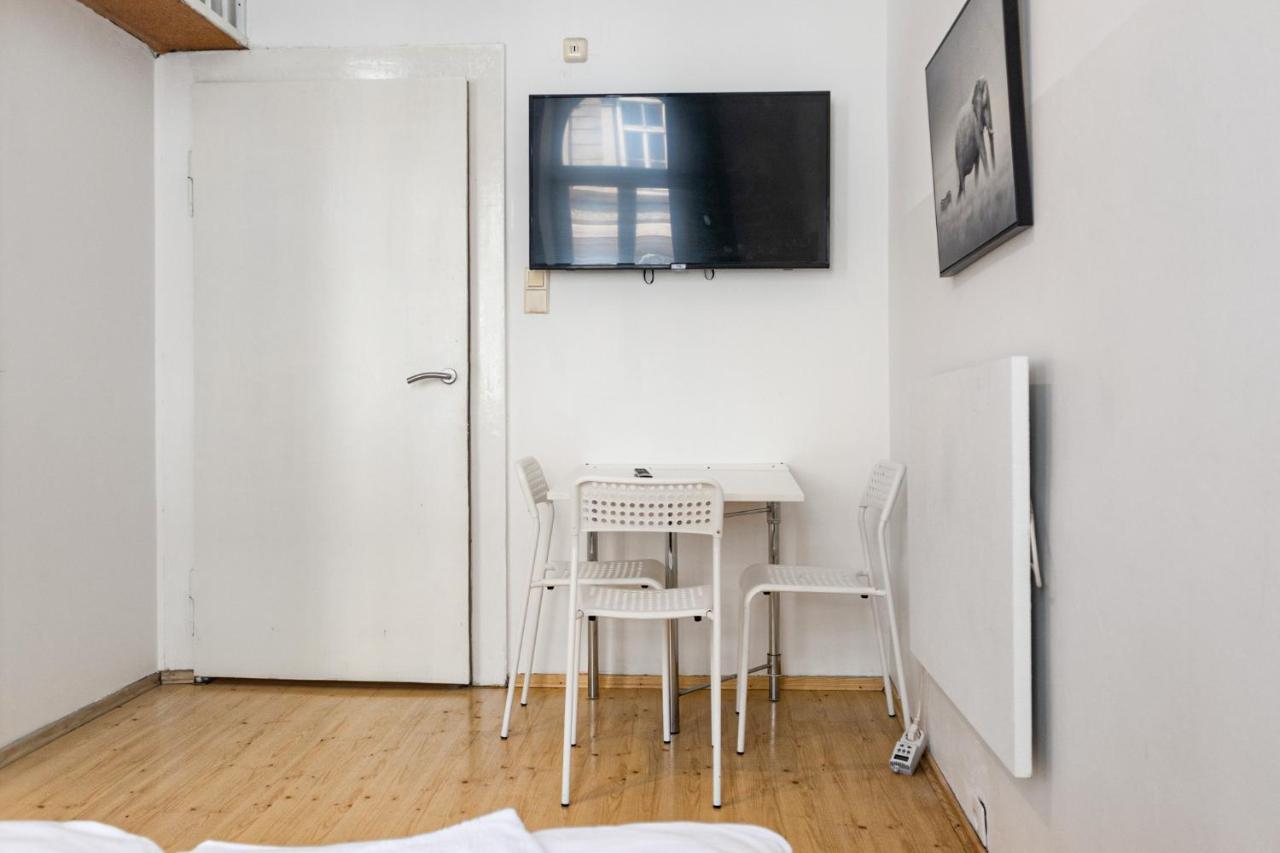 Attractive Apartment Near Wiener Stadthalle Viena Exterior foto